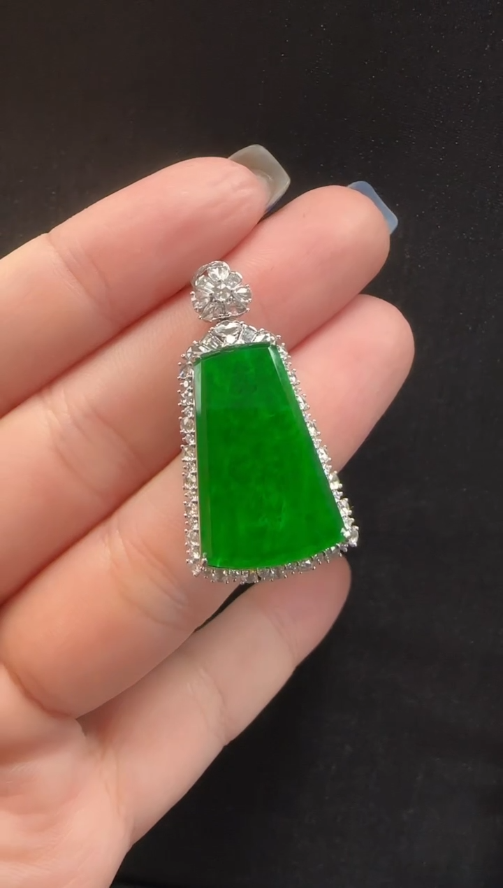 颈饰18K金镶嵌翡翠400无事牌一个