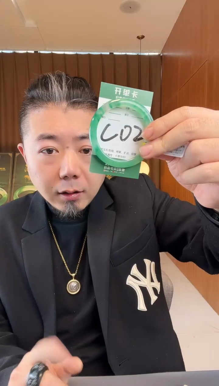 【闪购商品】石英质玉手镯未镶嵌非洲翠