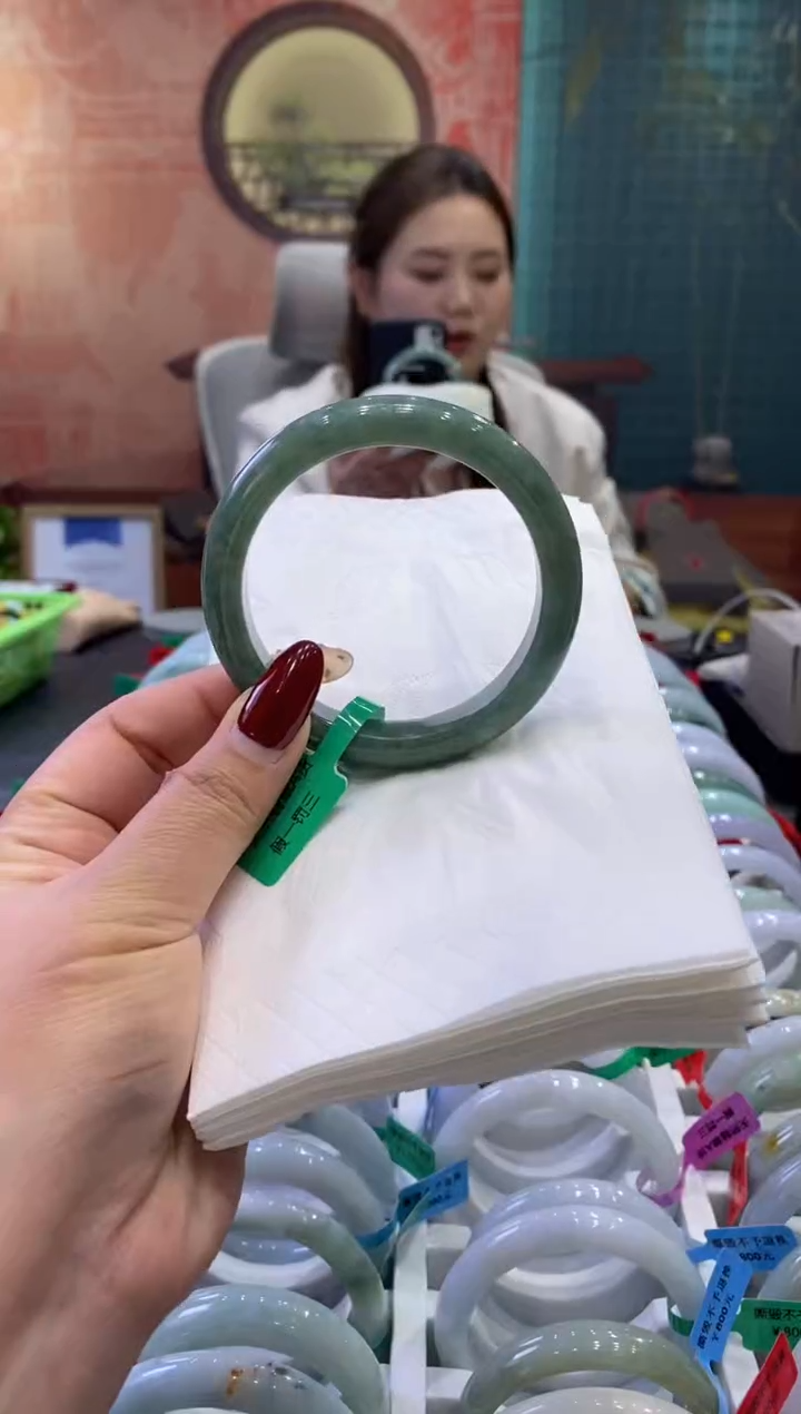 【闪购商品】翡翠手镯未镶嵌多人0008483