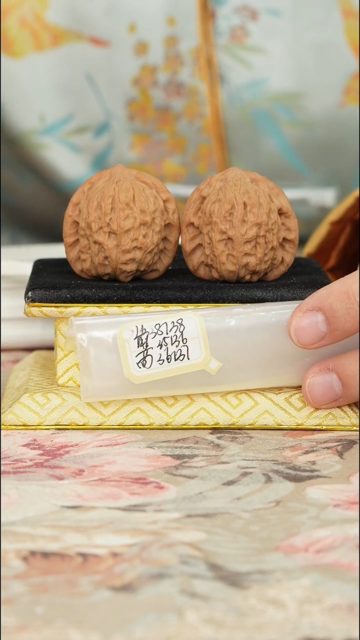 【闪购商品】文玩核桃把件非嫁接将军帽