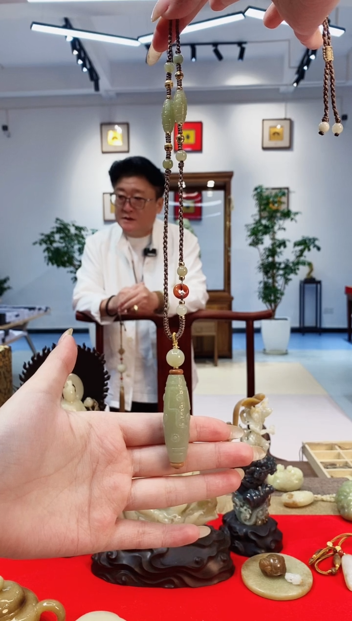 【闪购商品】和田玉挂件未镶嵌绿黄九眼竖穿约45mm