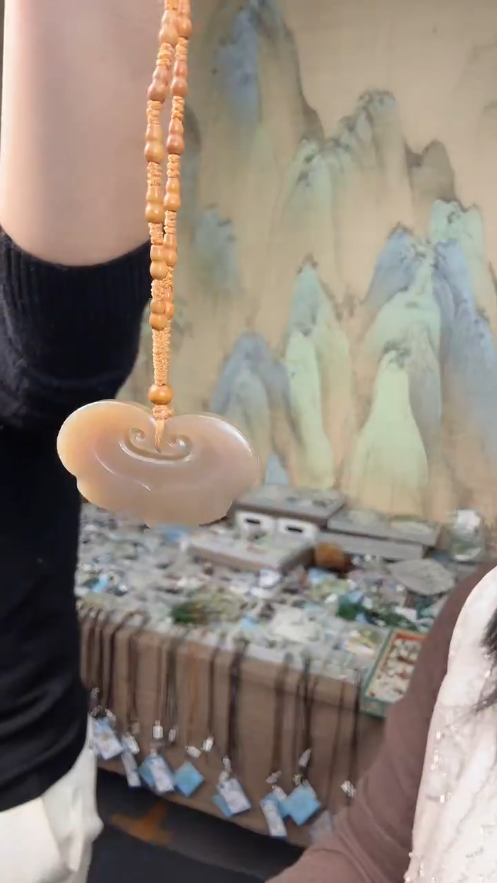 颈饰未镶嵌和田玉.