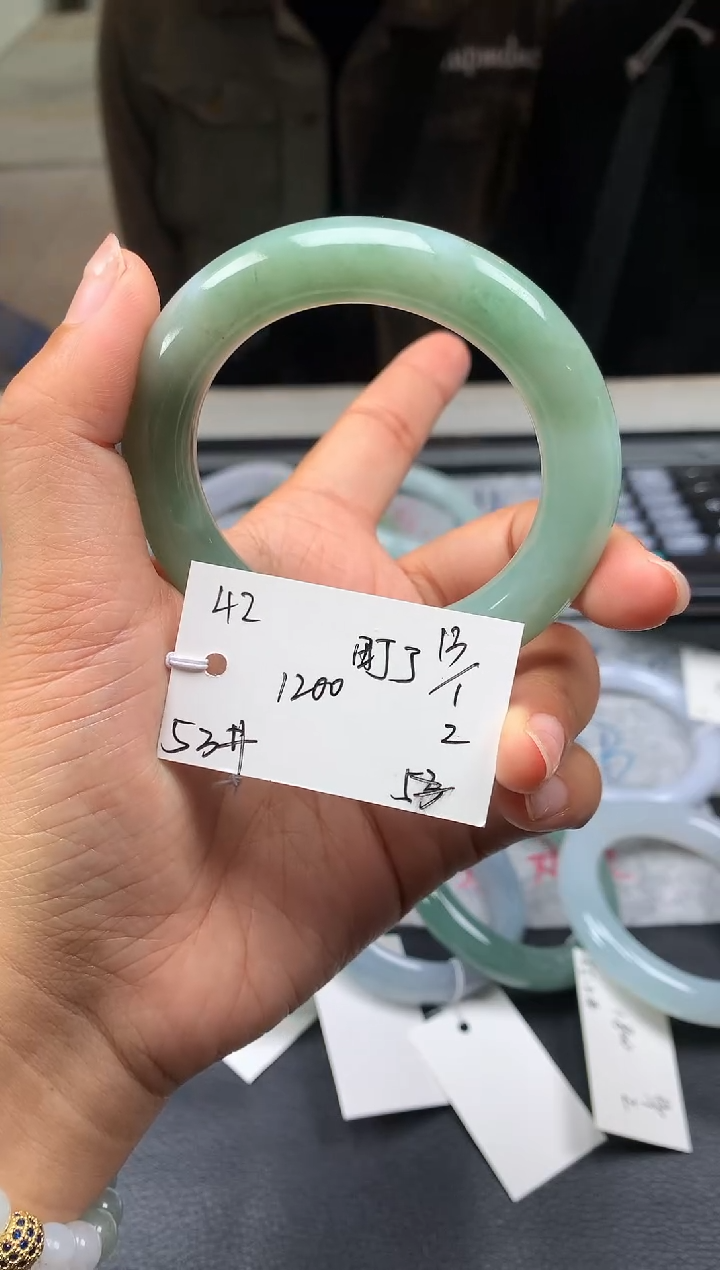 【闪购商品】翡翠手镯未镶嵌42翡翠手镯下单联系小耳机拍一发一