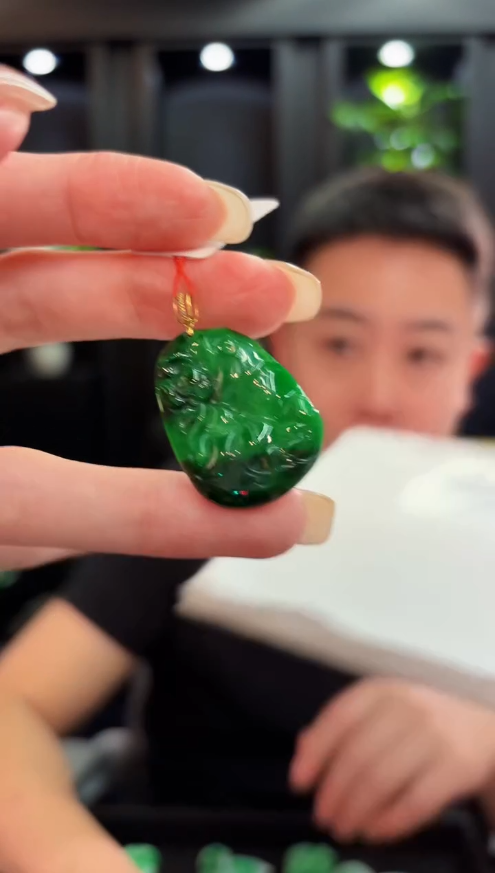 颈饰18K金镶嵌翡翠  缅料A货/支持复检/一件