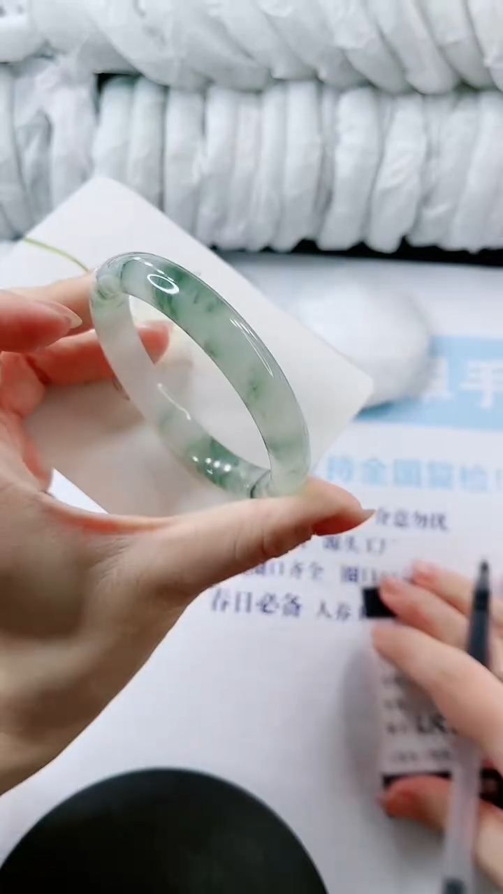 【闪购商品】石英质玉手镯未镶嵌多样性发货L158