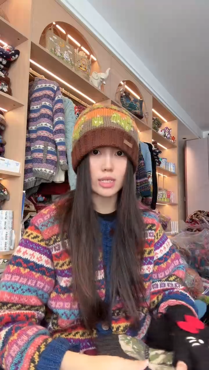 羊毛咖色翻边帽 