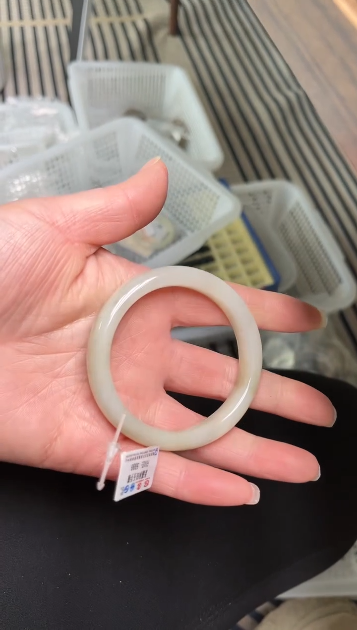 【闪购商品】和田玉手镯未镶嵌圈口53.5  R-9