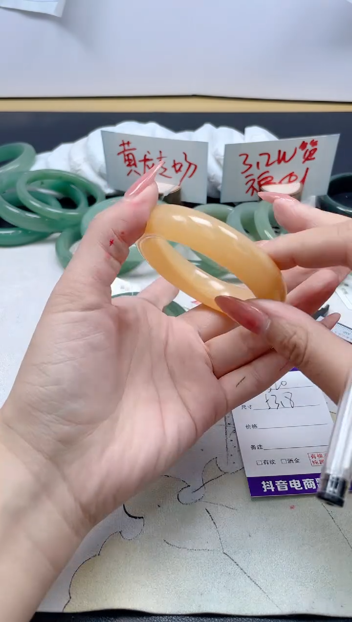 【闪购商品】石英质玉手镯未镶嵌320/53.8