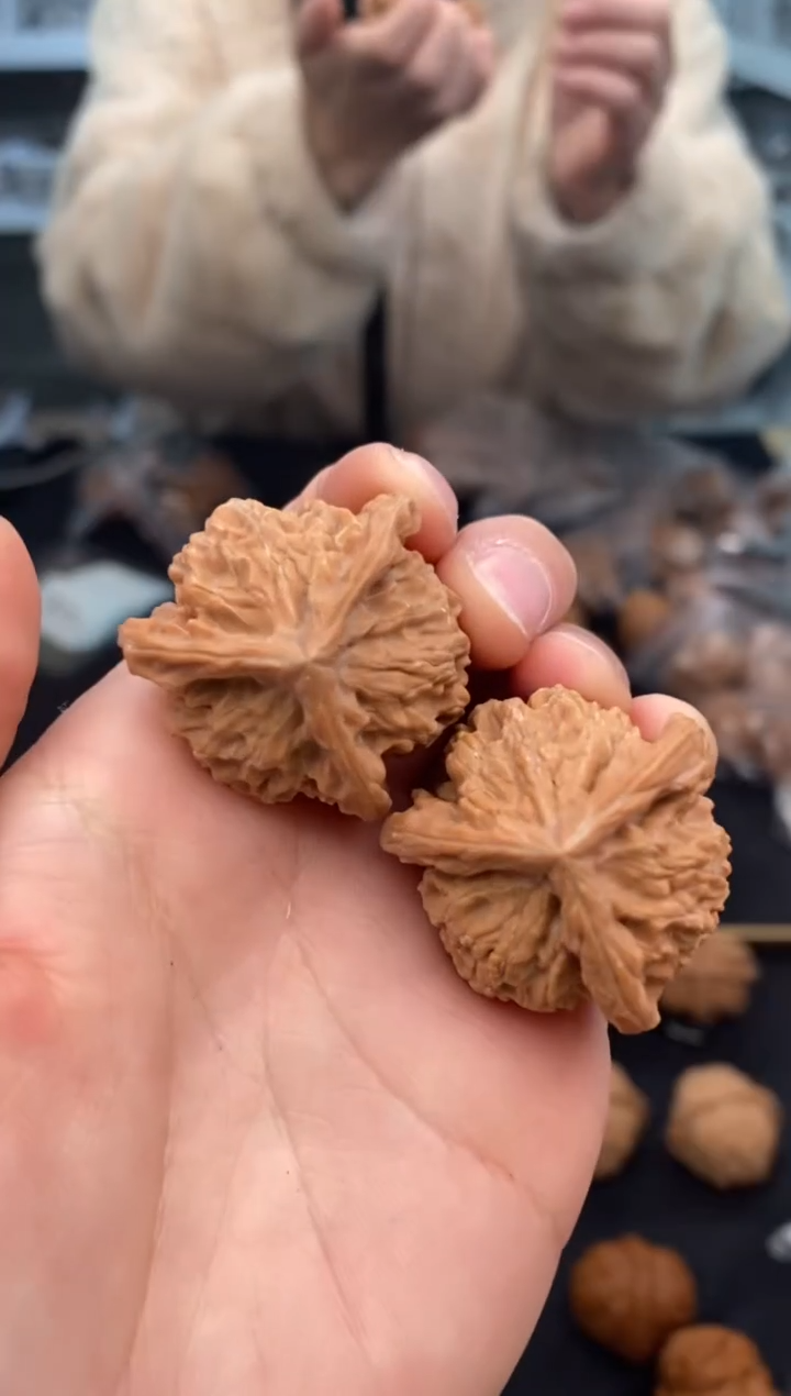 【闪购商品】文玩核桃把件盘山奔33-u192