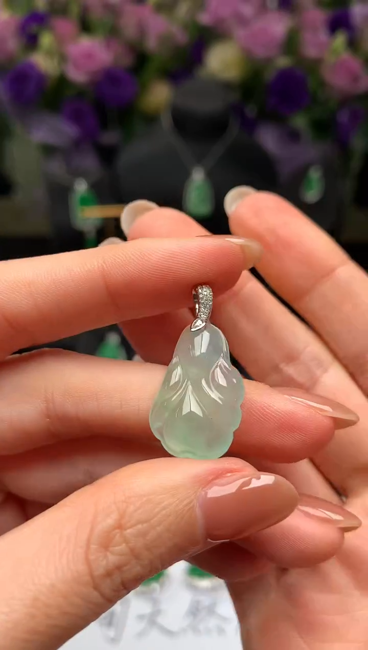 颈饰18K金镶嵌翡翠百财