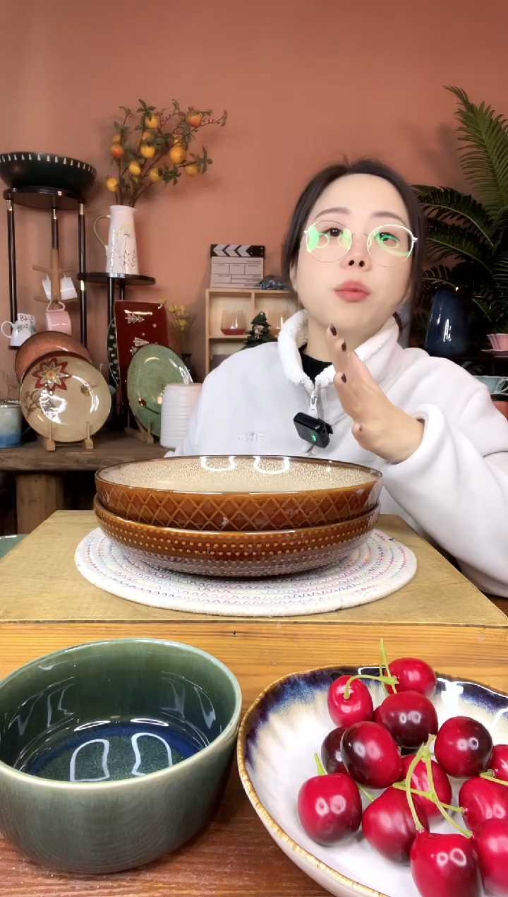 陶瓷9.8英寸浮雕大深盘 2件 微瑕疵