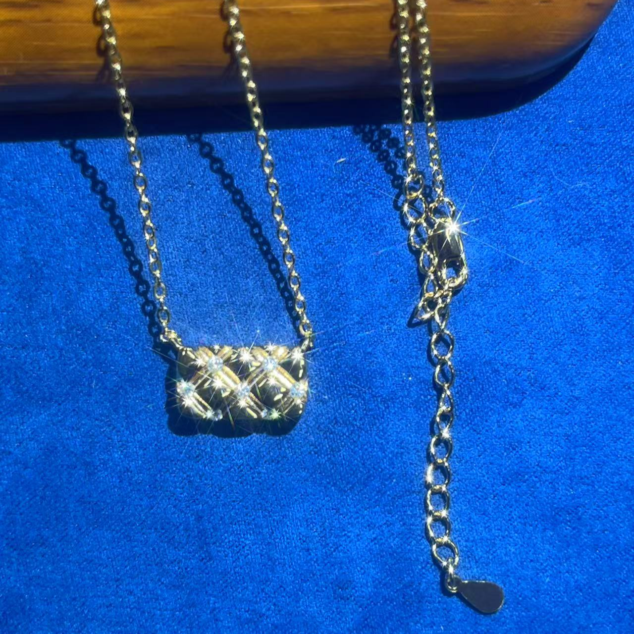 s9098玫色格格包包一体链多样性发货