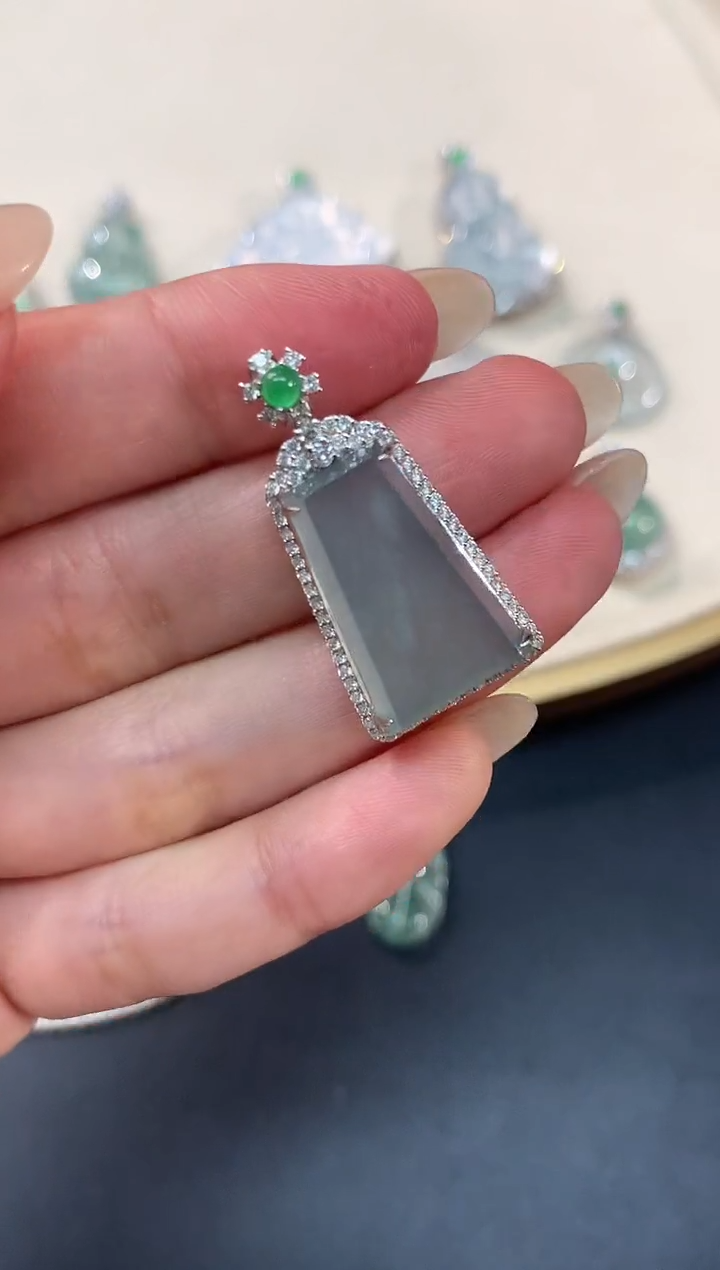 【闪购商品】翡翠吊坠(不含链)18K金镶嵌吊坠A186|9999