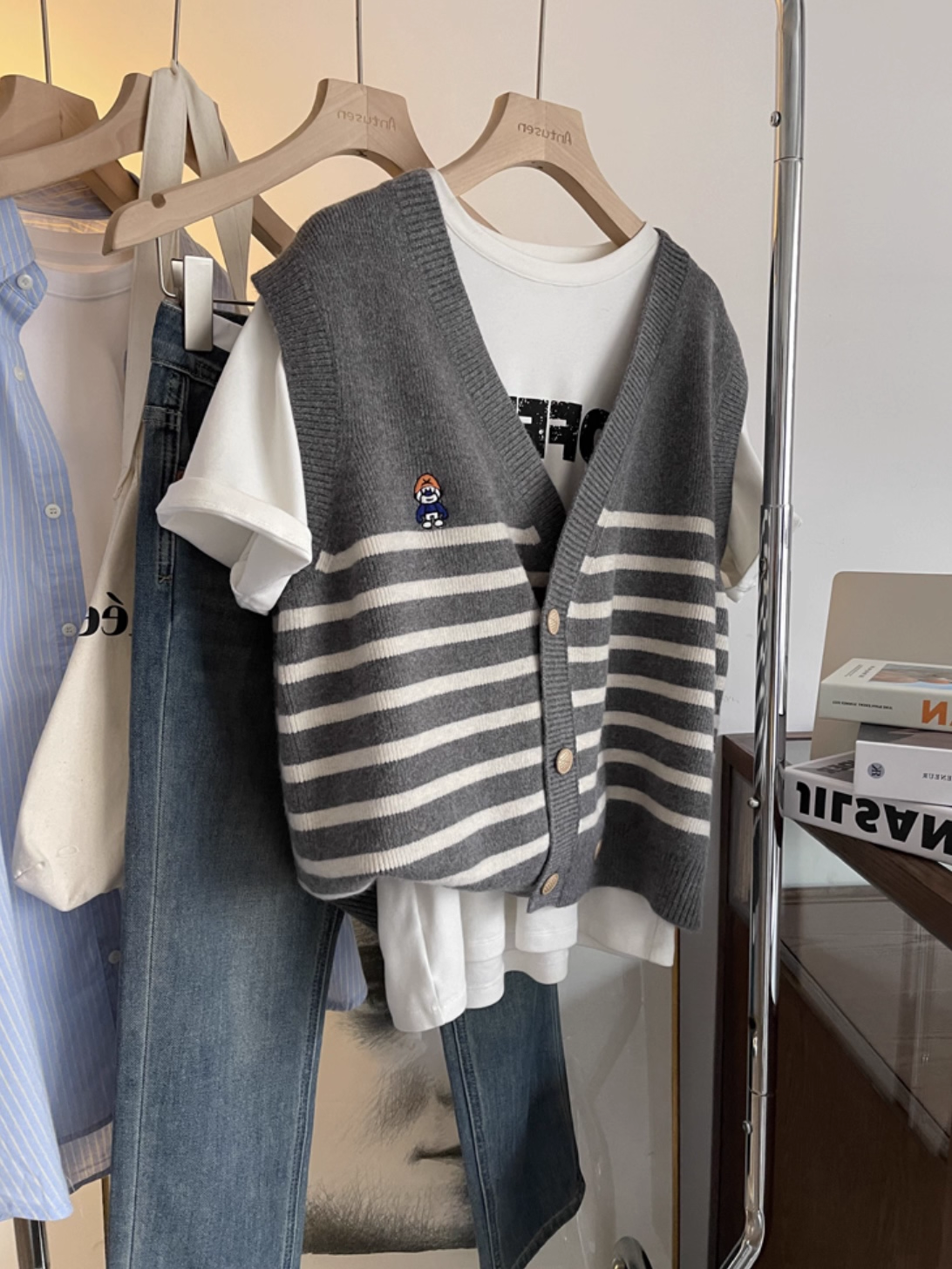 【 551号-600号】学院风V领马甲开衫条纹针织女装马夹刺绣短款套装