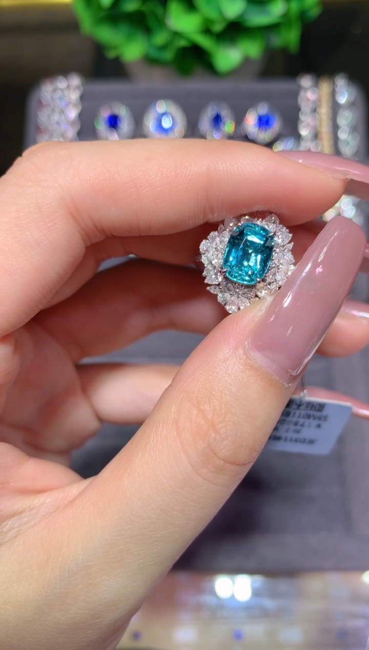 18K金镶嵌戒指碧玺3.0CT