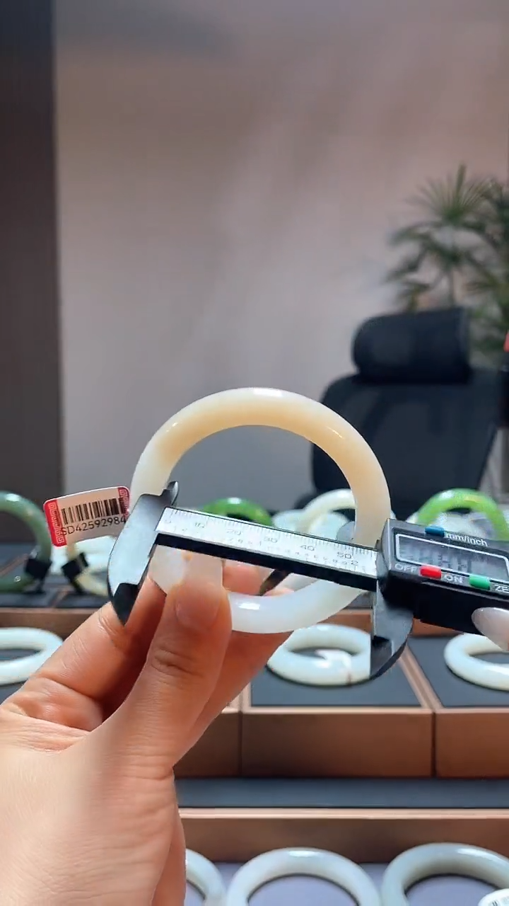 【闪购商品】和田玉手镯未镶嵌56藕粉糖42592984