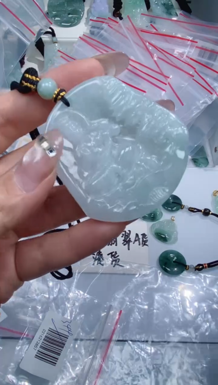 颈饰未镶嵌翡翠吊坠