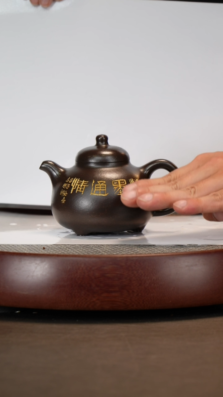 【闪购商品】紫砂茶壶三足乳鼎+寿桃画