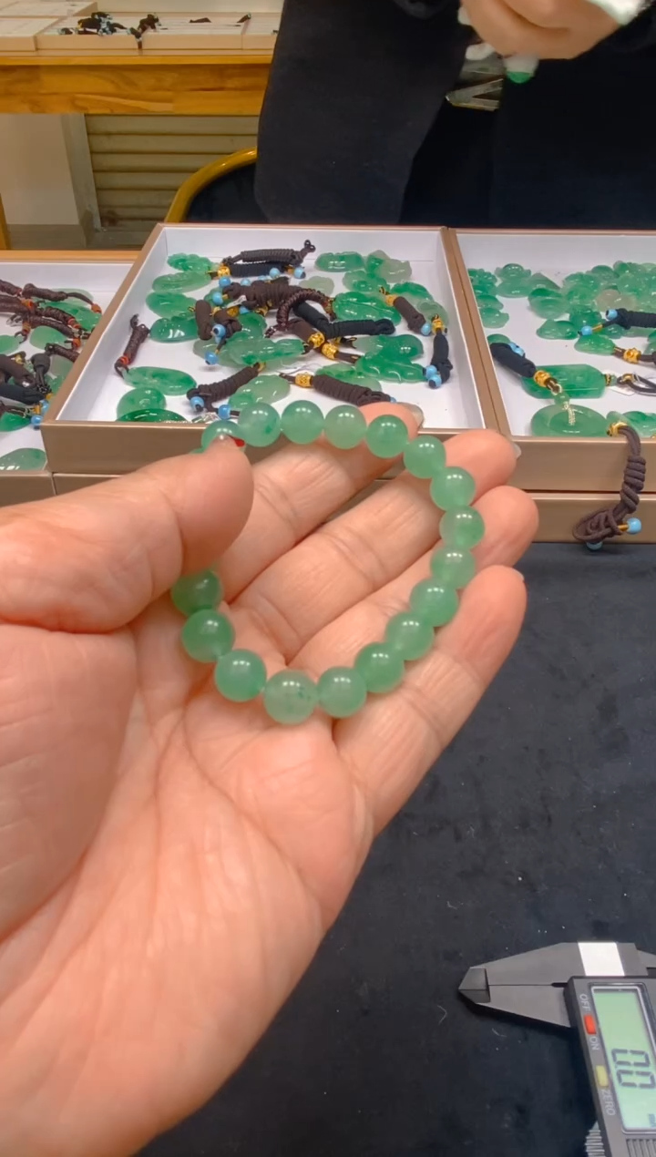 【闪购商品】石英质玉手链未镶嵌美人冰非洲翠059