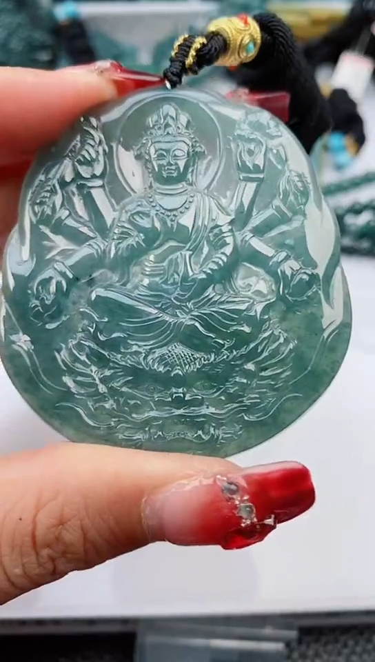 【闪购商品】翡翠颈饰未镶嵌        