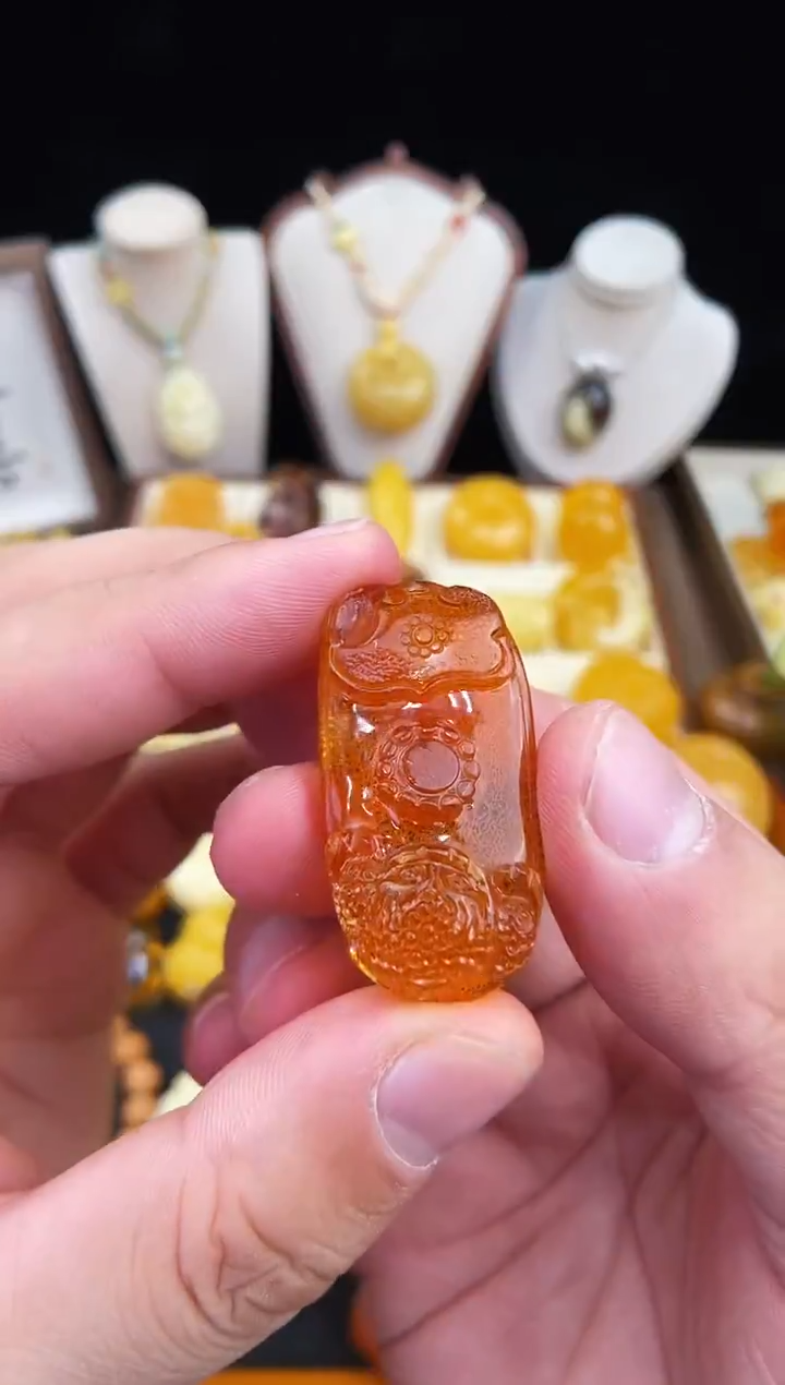 琥珀未镶嵌珠宝奇石柒月