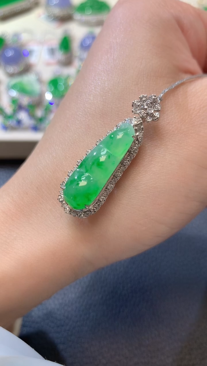 【闪购商品】翡翠吊坠(不含链)18K金镶嵌C19