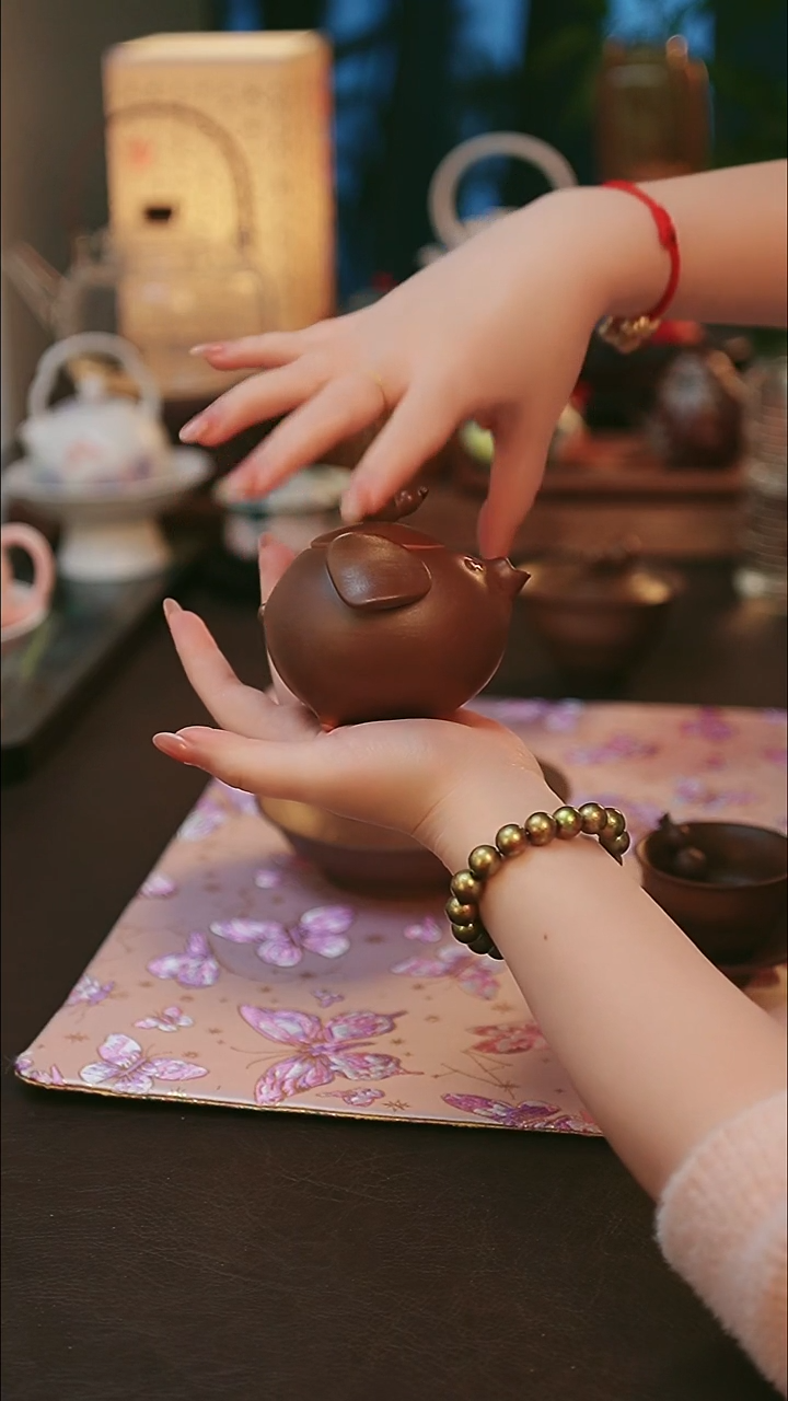 青云茶斋陶瓷茶具酱釉小飞猪手抓壶