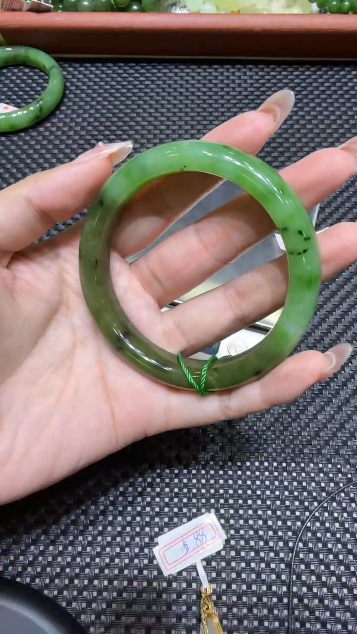 颈饰未镶嵌和田玉手镯60