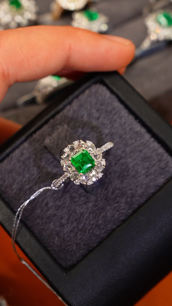 【闪购商品】祖母绿戒指18K金镶嵌0.58ct赞比亚沃顿极微油吉尔德