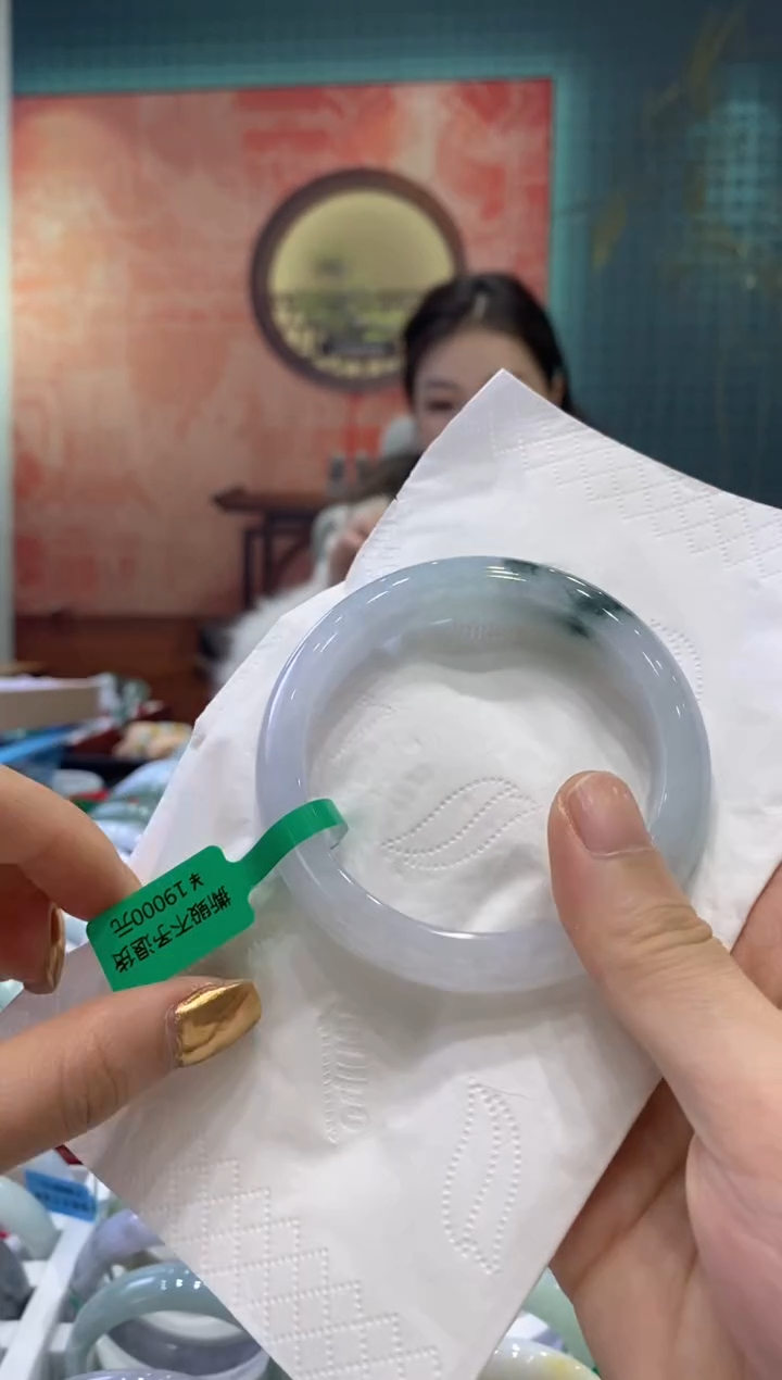 【闪购商品】翡翠手镯未镶嵌多人12782