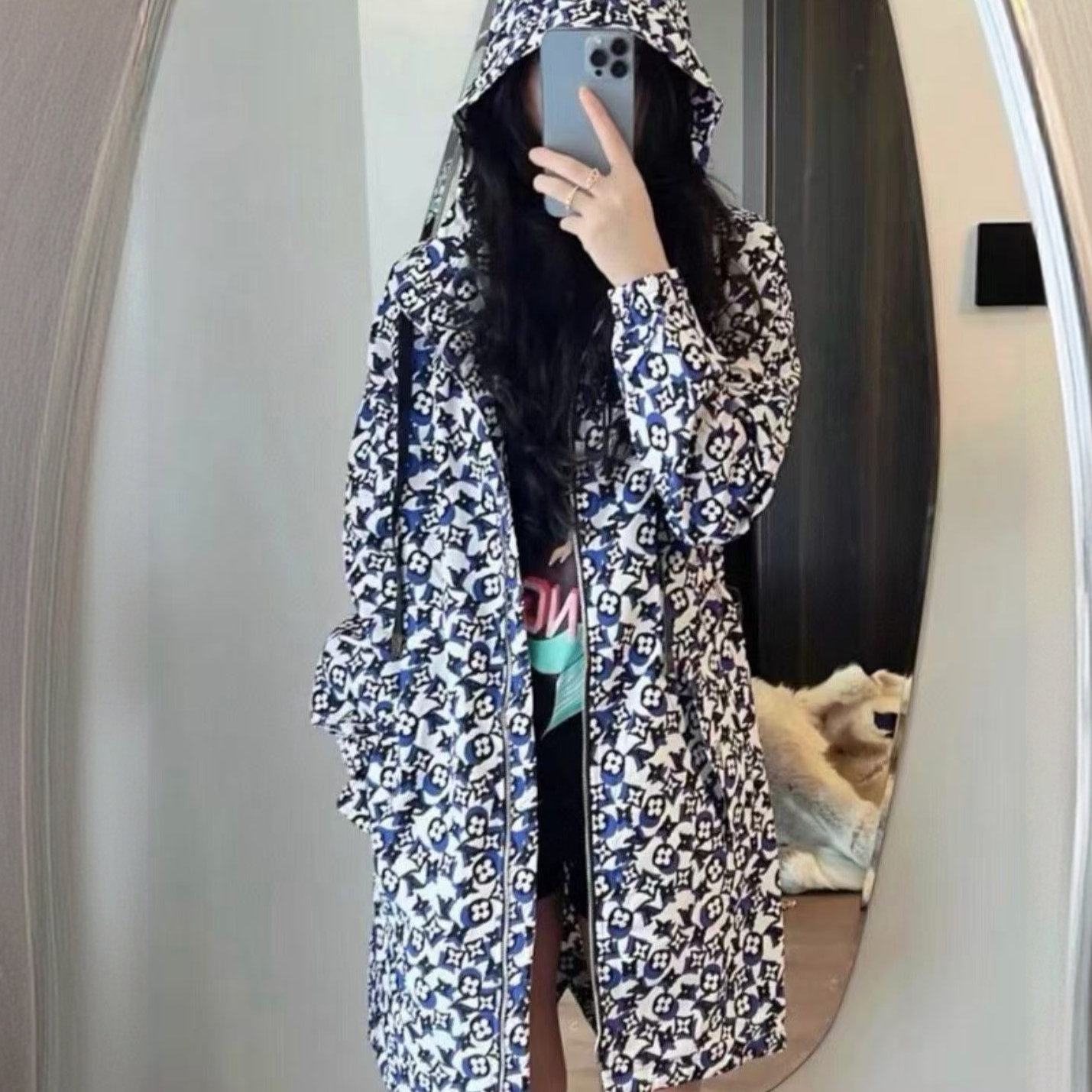 未使用 LouisVuitton/路易威登 老花满印收腰连帽风衣