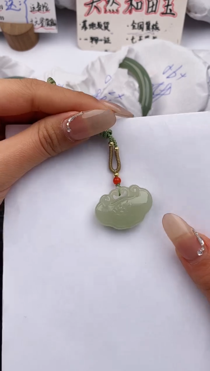 【闪购商品】和田玉吊坠(赠链)未镶嵌555微色差T