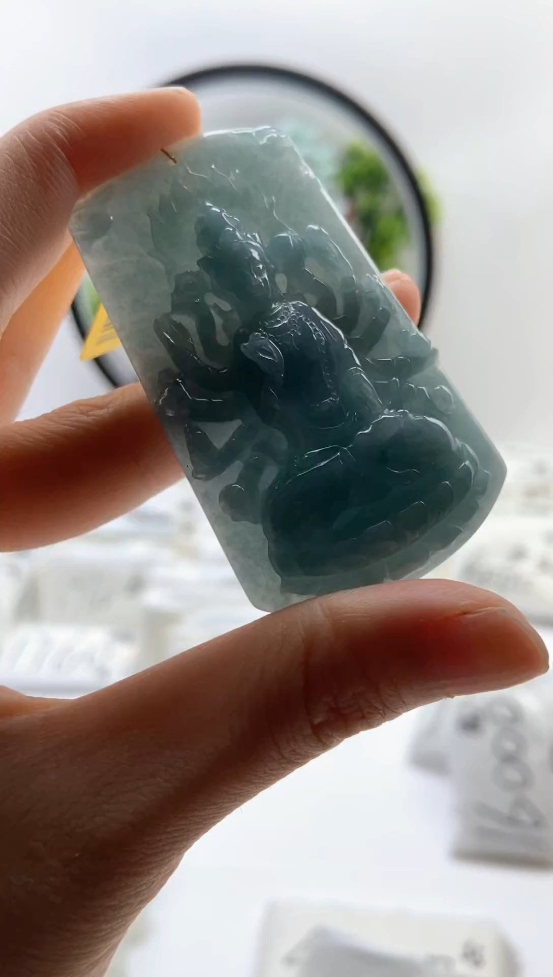 翡翠未镶嵌颈饰千手观音
