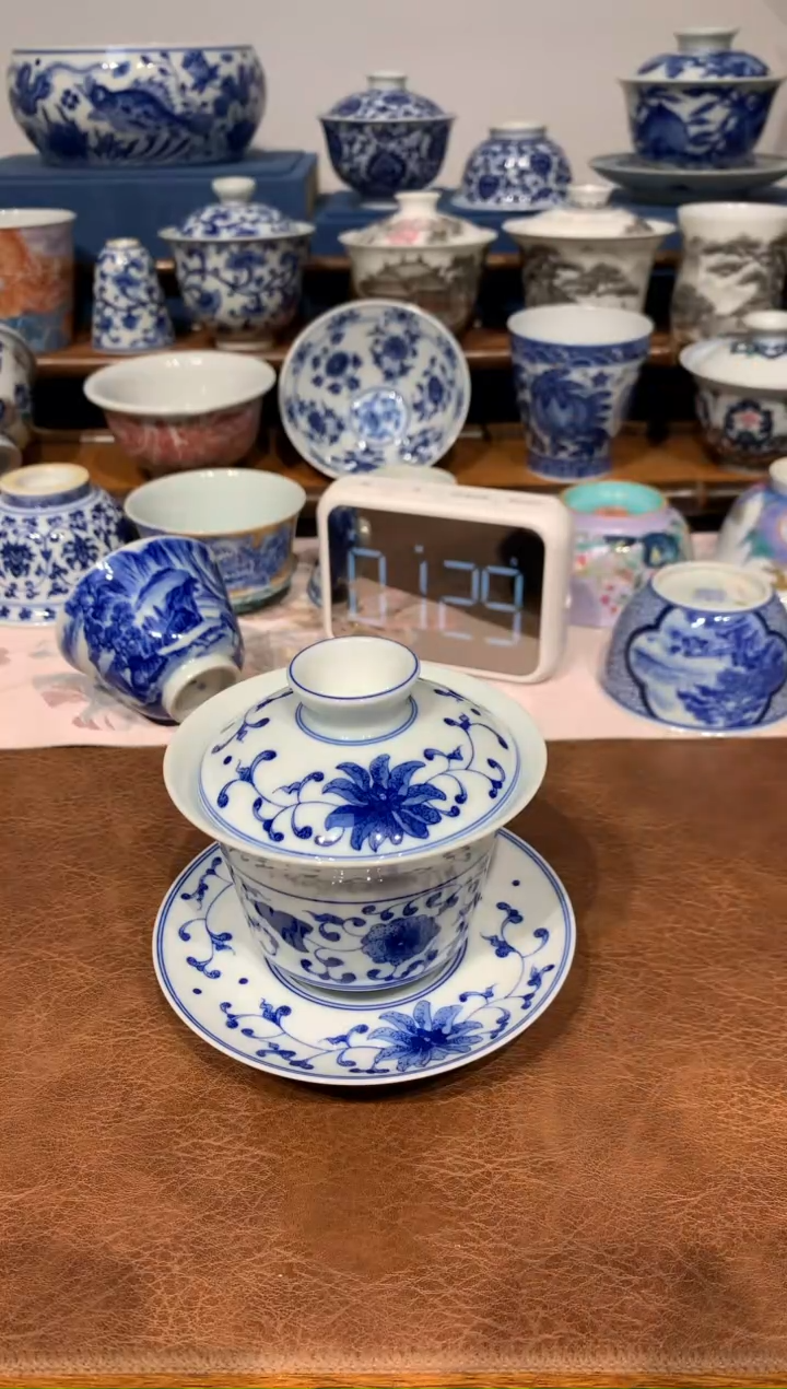 【闪购商品】摆件青花缠枝花卉三才盖碗