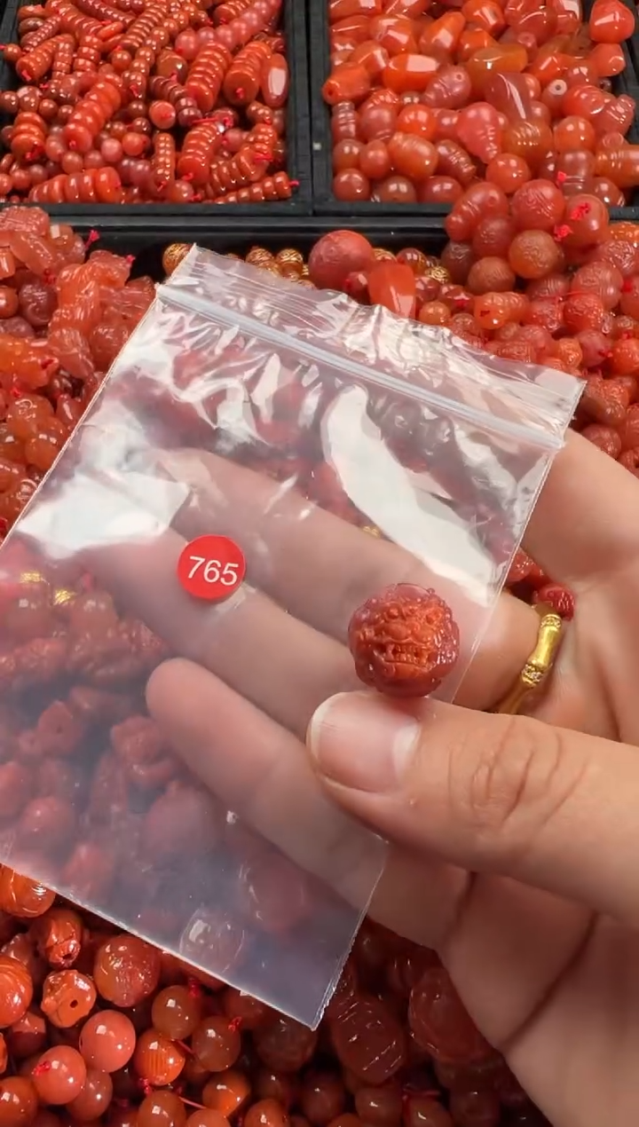 【闪购商品】南红玛瑙颈饰未镶嵌1