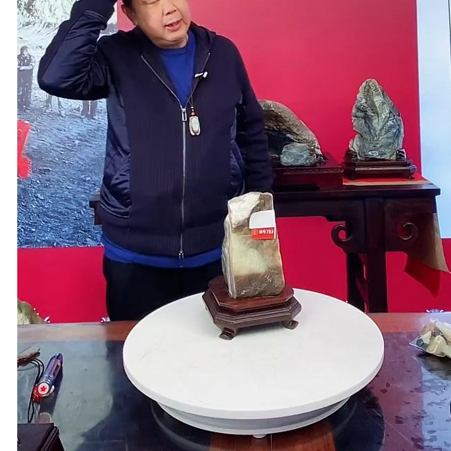 新疆原石摆件带底座发一件编号783