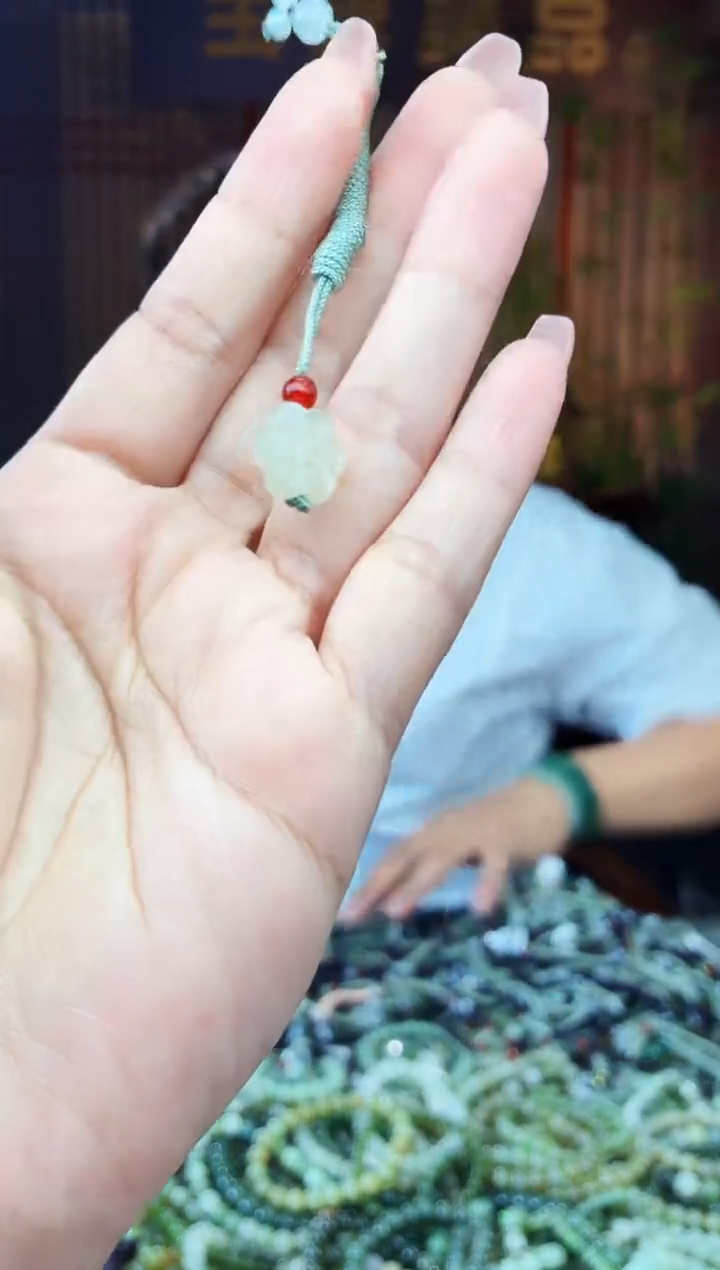 和田玉未镶嵌颈饰拍一发一