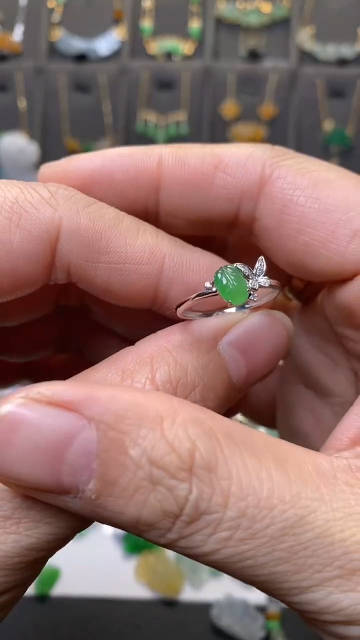 颈饰18K金镶嵌翡翠40212