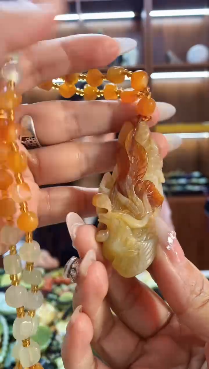 未镶嵌蛇纹石玉吊坠   