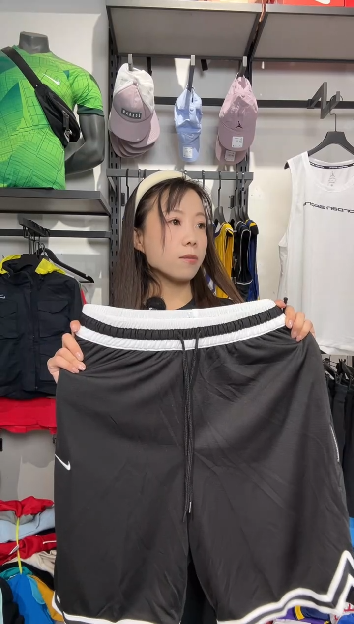 1584L    瑕疵修复以直播间讲解为准