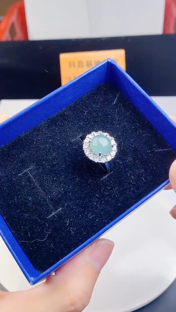 颈饰未镶嵌翡翠   