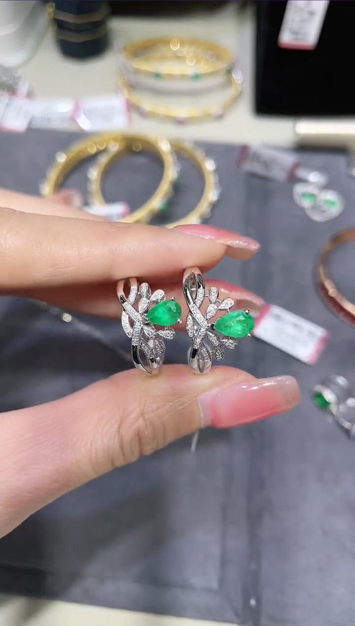 【闪购商品】祖母绿戒指18K金镶嵌多样性发其一