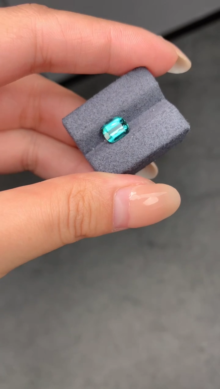 【闪购商品】碧玺裸石未镶嵌1.6ct拉贡碧玺