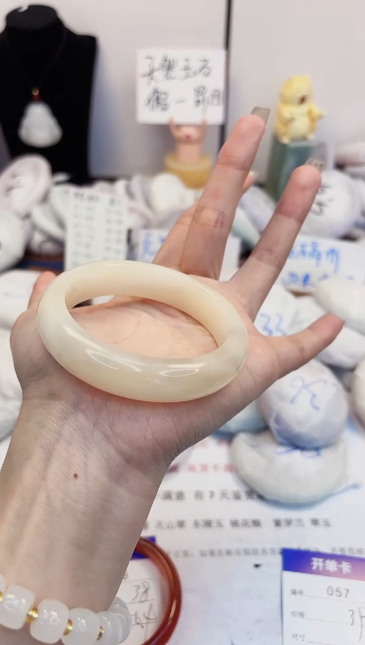 【闪购商品】石英质玉手镯未镶嵌57-财气镯-圈口56