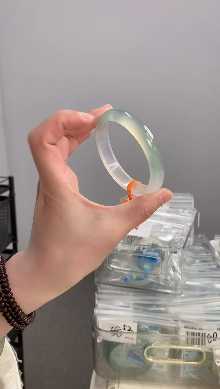 【闪购商品】玛瑙/玉髓手镯未镶嵌58-59圈