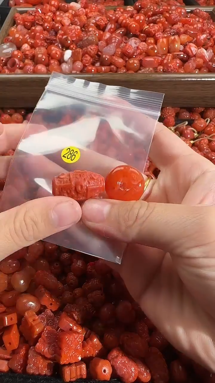 颈饰未镶嵌南红玛瑙1