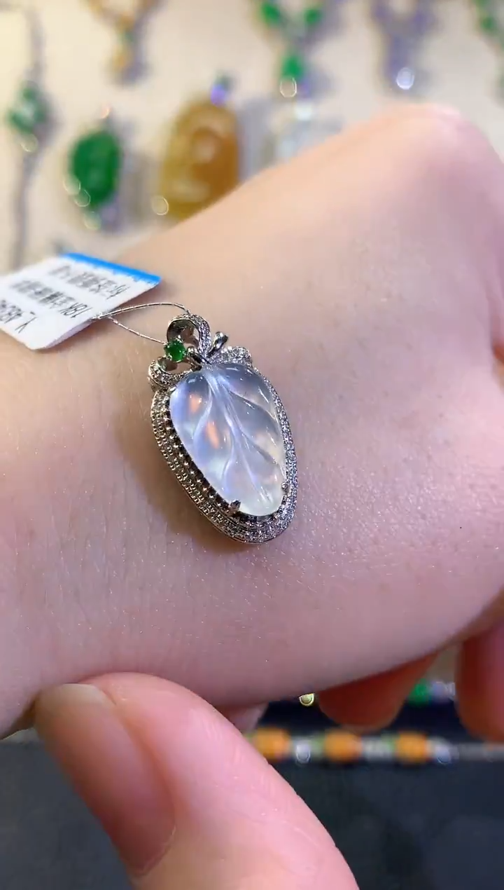 吊坠(不含链)18K金镶嵌翡翠冬日珠宝Q79