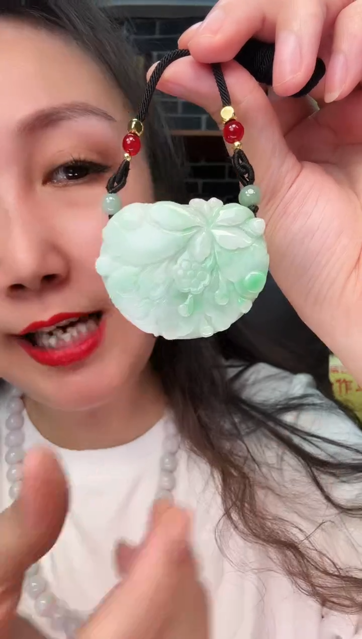 颈饰未镶嵌翡翠牌子