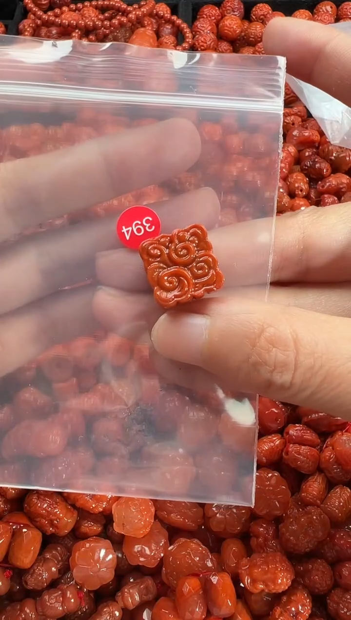 颈饰未镶嵌南红玛瑙1