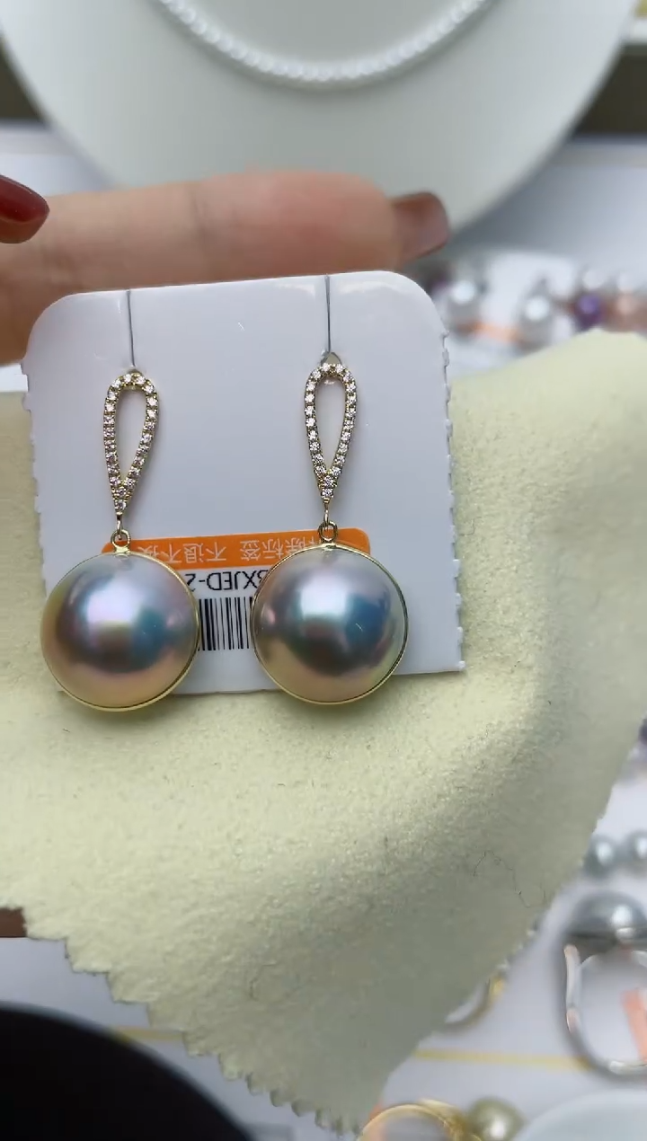 【闪购商品】拼合珍珠（马贝珠）耳饰18K金镶嵌W131